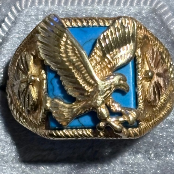 Vintage 10k Black Hills Gold Eagle Ring